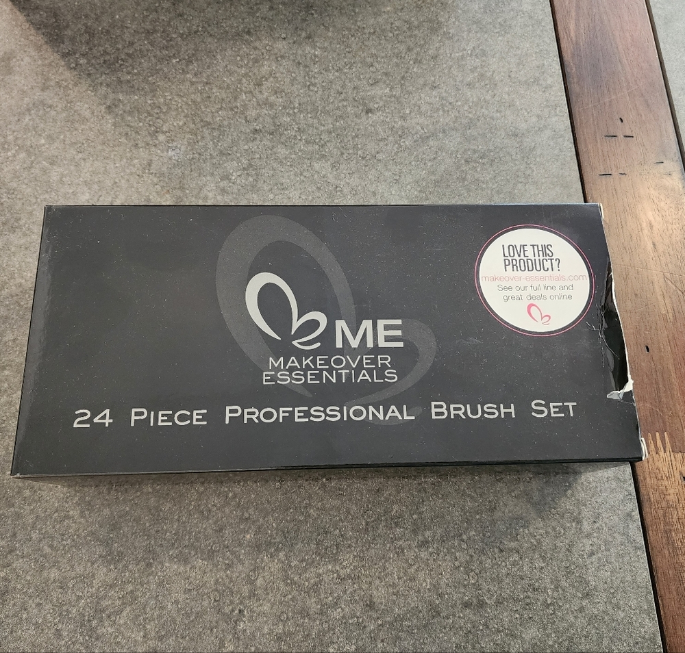 🆕Me Makeover Essentials 24 piece Professional brush set.DEAL💲💲